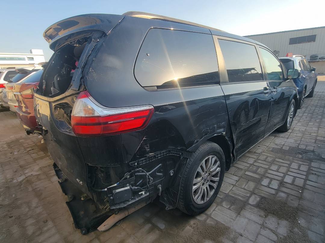 2017 TOYOTA SIENNA — Lot HS878210 — Main - Marhaba Auctions Used Cars - Image 4