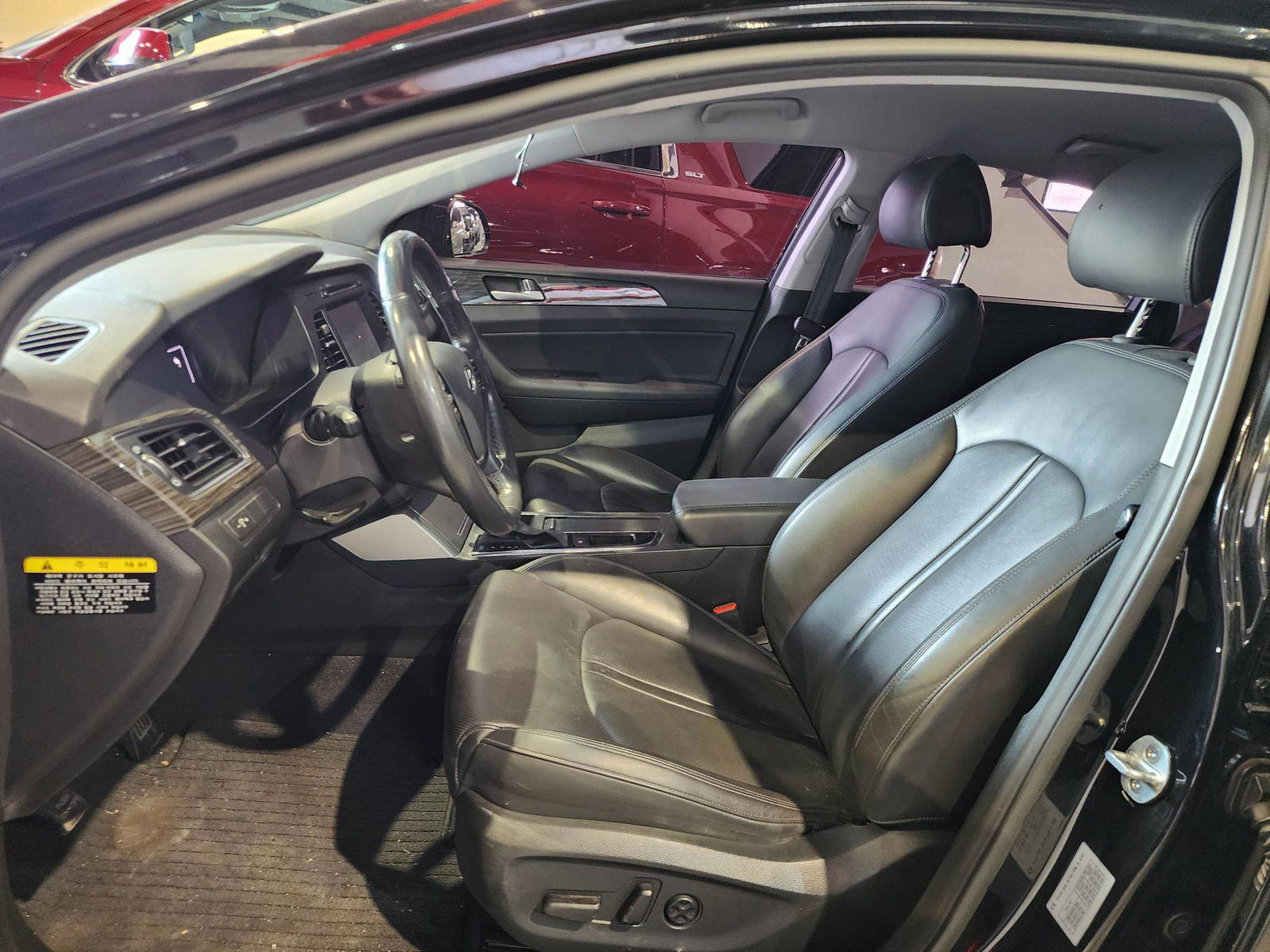 2015 HYUNDAI SONATA — 154389 KM — Lot 101811 — Al Quoz - Marhaba Auctions Used Cars - Image 9