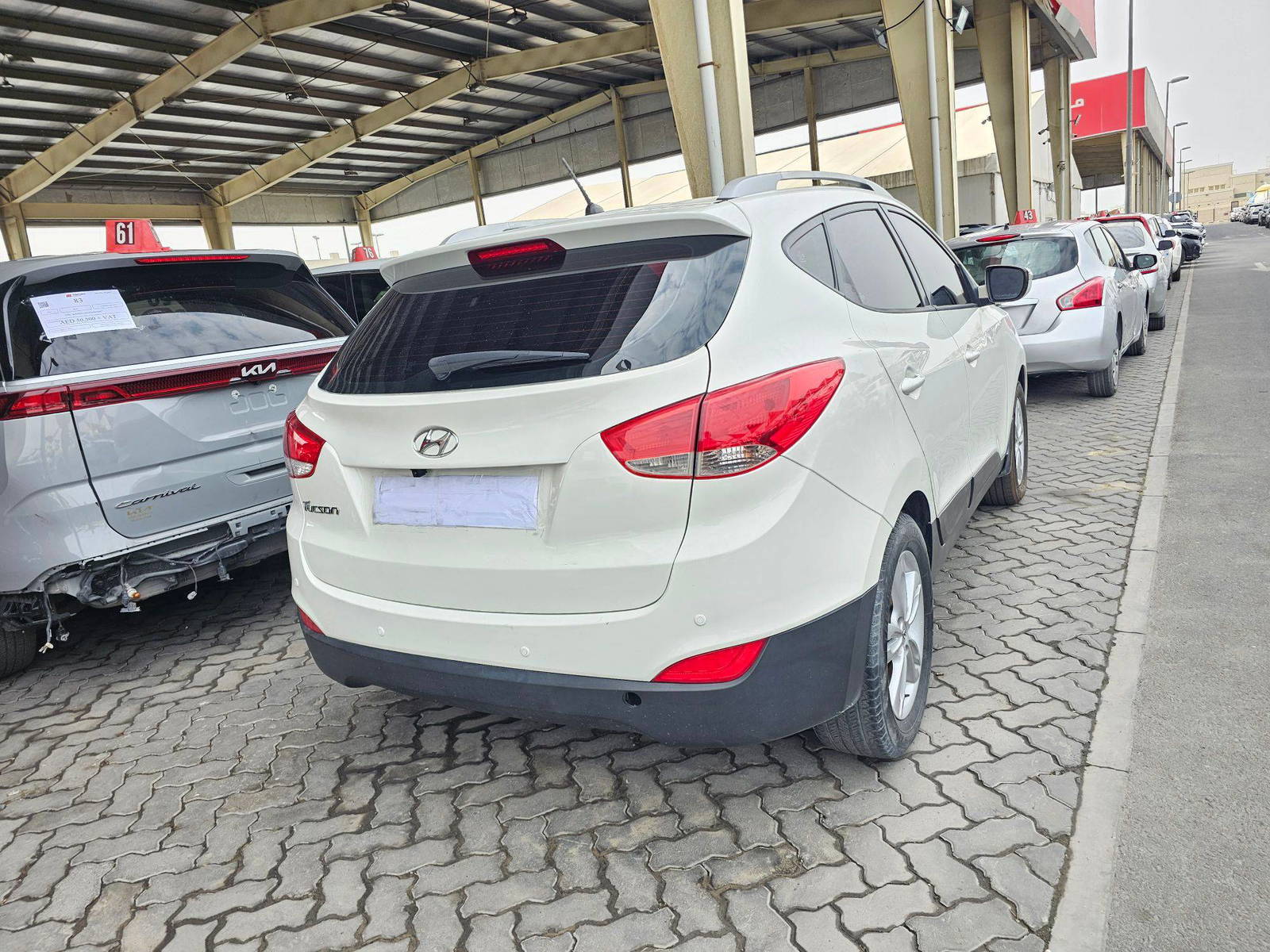 2011 HYUNDAI TUCSON — 241902 KM — Lot 217328 — Souq - Marhaba Auctions Used Cars - Image 3