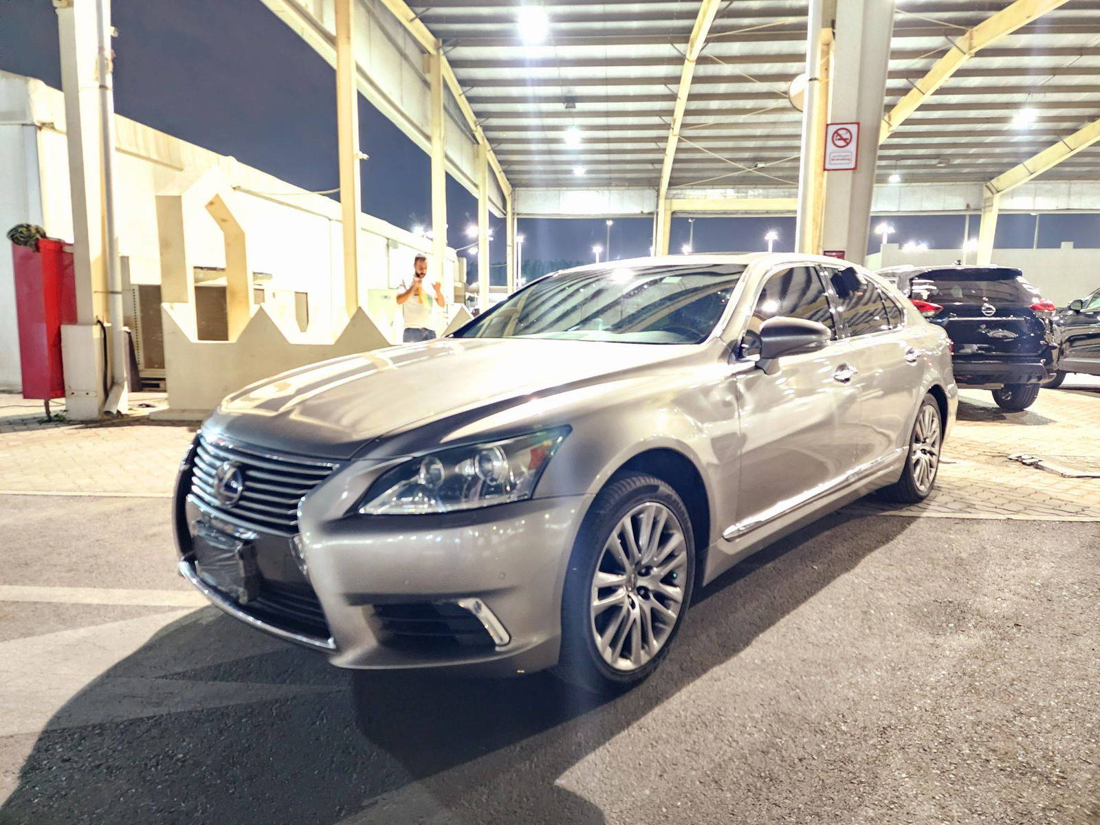 2016 LEXUS LS 460 — 180106 KM — Lot 5026475 — Souq - Marhaba Auctions Used Cars - Image 5