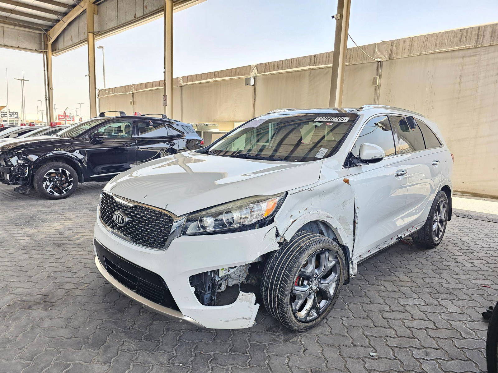 2017 KIA SORENTO — 113218 Miles — Lot G279203 — Souq - Marhaba Auctions Used Cars - Image 4