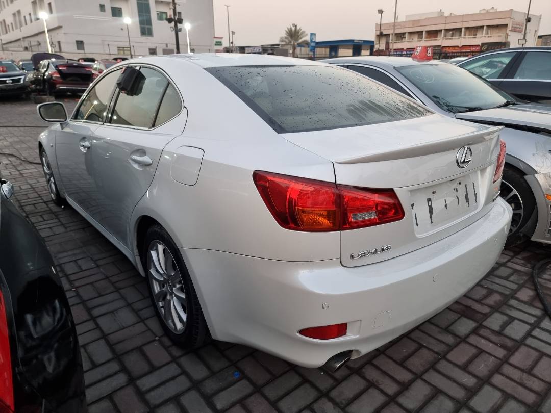 2008 LEXUS IS 300 — 242553 KM — Lot 10640 — Ind. 12 - Marhaba Auctions Used Cars - Image 5