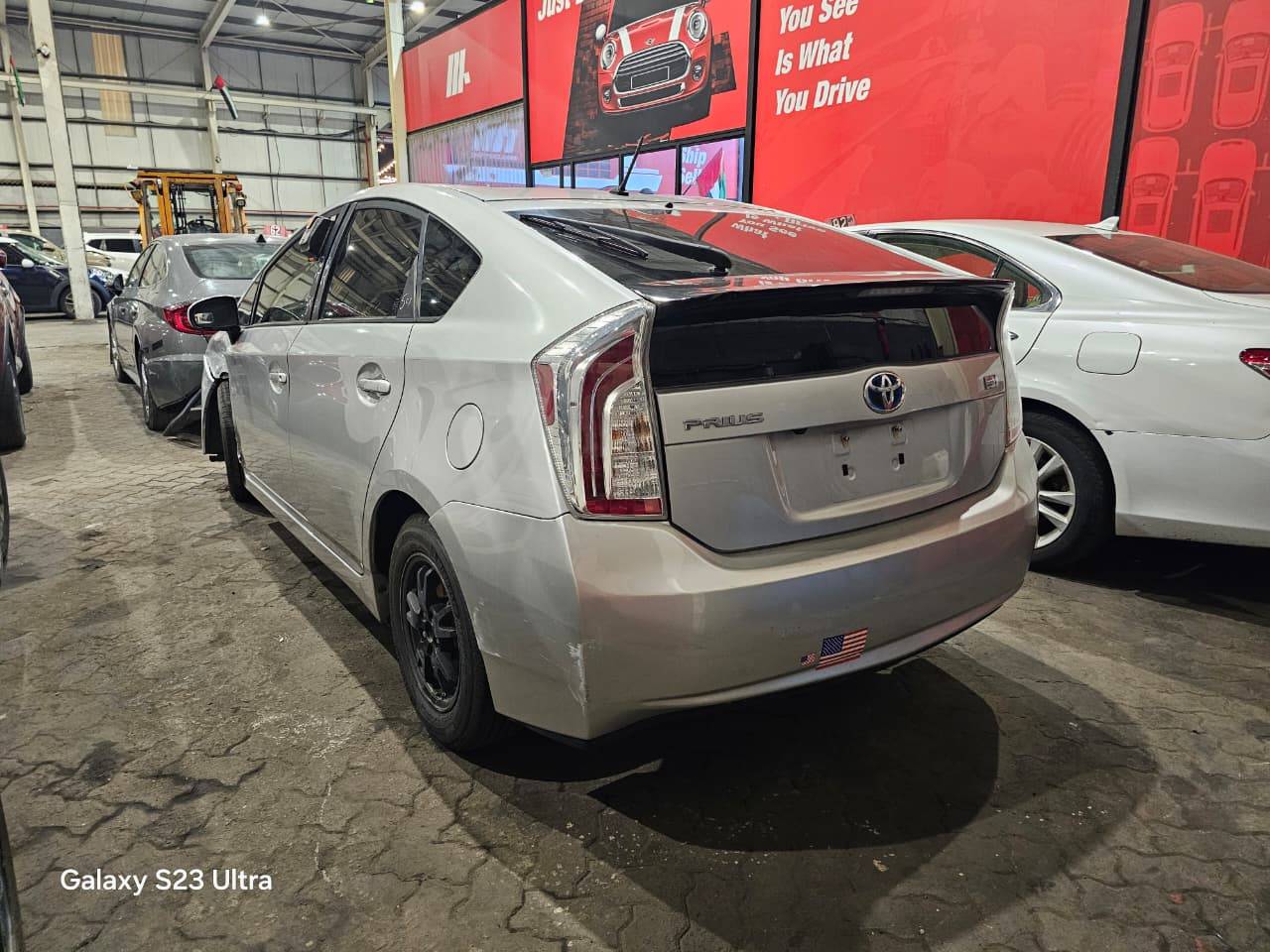 2015 TOYOTA PRIUS — 180314 Miles — Lot 0448042 — Main - Marhaba Auctions Used Cars - Image 4