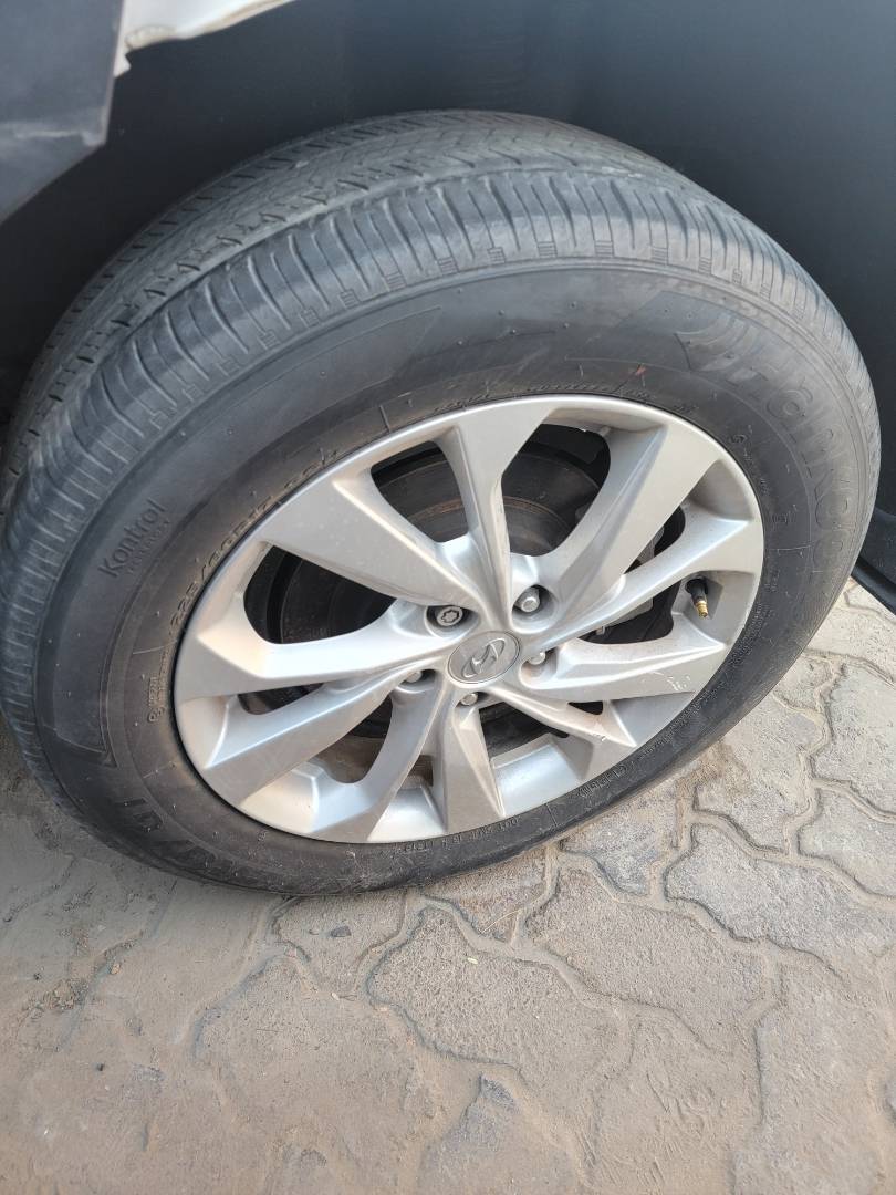 2019 HYUNDAI TUCSON — 40540 Miles — Lot 050363 — Main - Marhaba Auctions Used Cars - Image 9