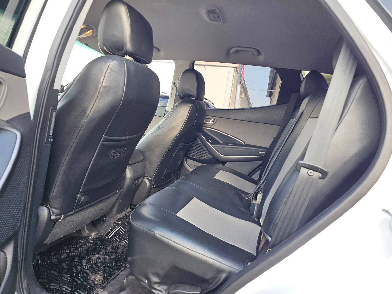 HYUNDAI SANTA FE 2017 - Marhaba Auction Used Cars - Image 6