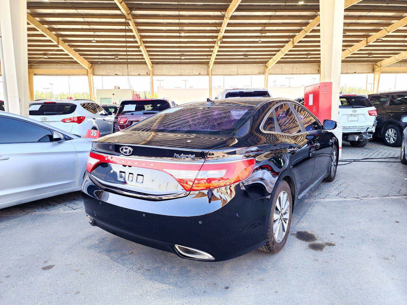 2015 HYUNDAI GRANDEUR — 317748 KM — Lot A008130 — Souq - Marhaba Auctions Used Cars - Image 3