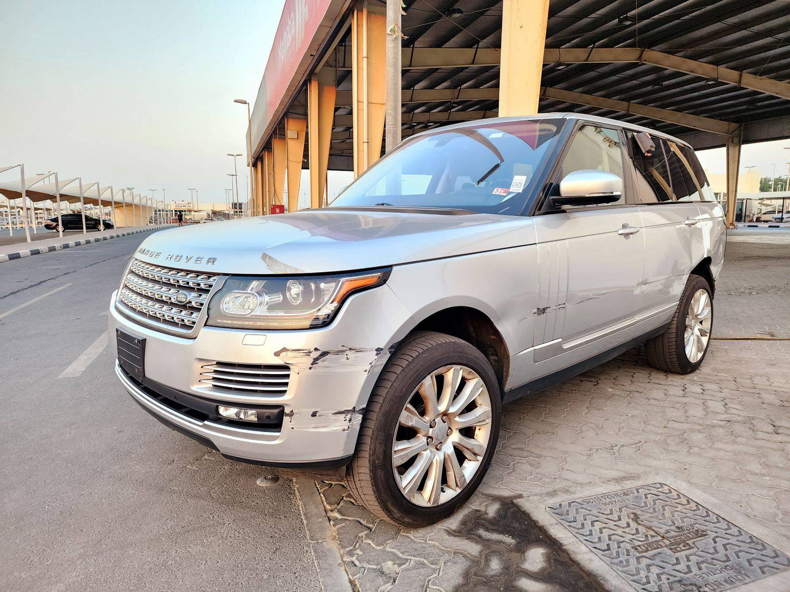 2016 LAND ROVER RANGE ROVER SUPERCHARGED — 150691 Miles — Lot 61260414 — Souq - Marhaba Auctions Used Cars - Image 3