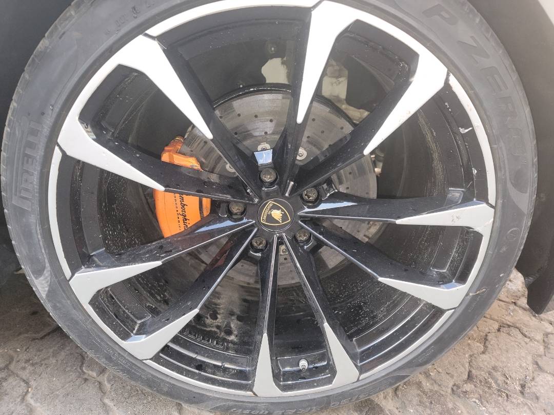 2019 LAMBORGINI URUS — 135579 KM — Lot A00652 - Marhaba Auctions Used Cars - Image 9