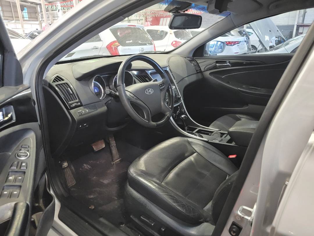 2010 HYUNDAI SONATA — 174195 KM — Lot 002935 — Main - Marhaba Auctions Used Cars - Image 6