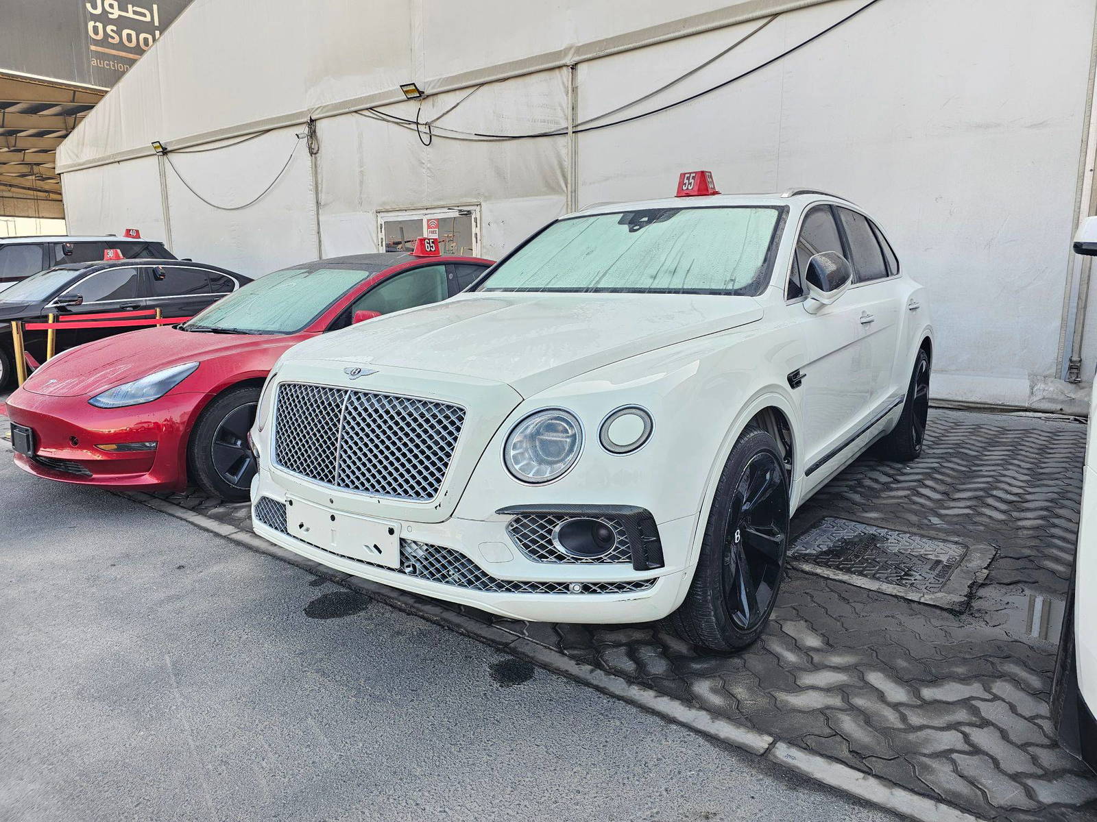 2017 BENTLEY BENTAYGA — 258682 KM — Lot C013731 — Souq - Marhaba Auctions Used Cars - Image 6