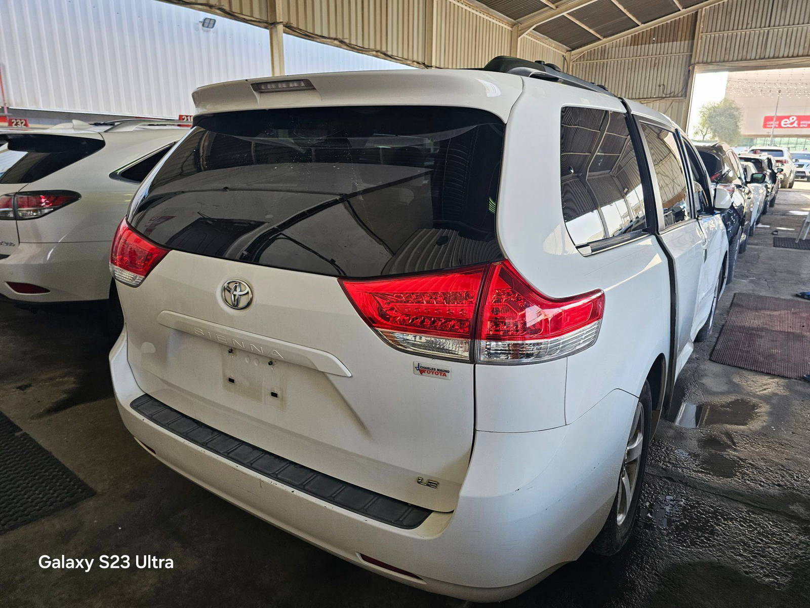 2012 TOYOTA SIENNA — 203376 Miles — Lot 95174555 — Souq - Marhaba Auctions Used Cars - Image 5