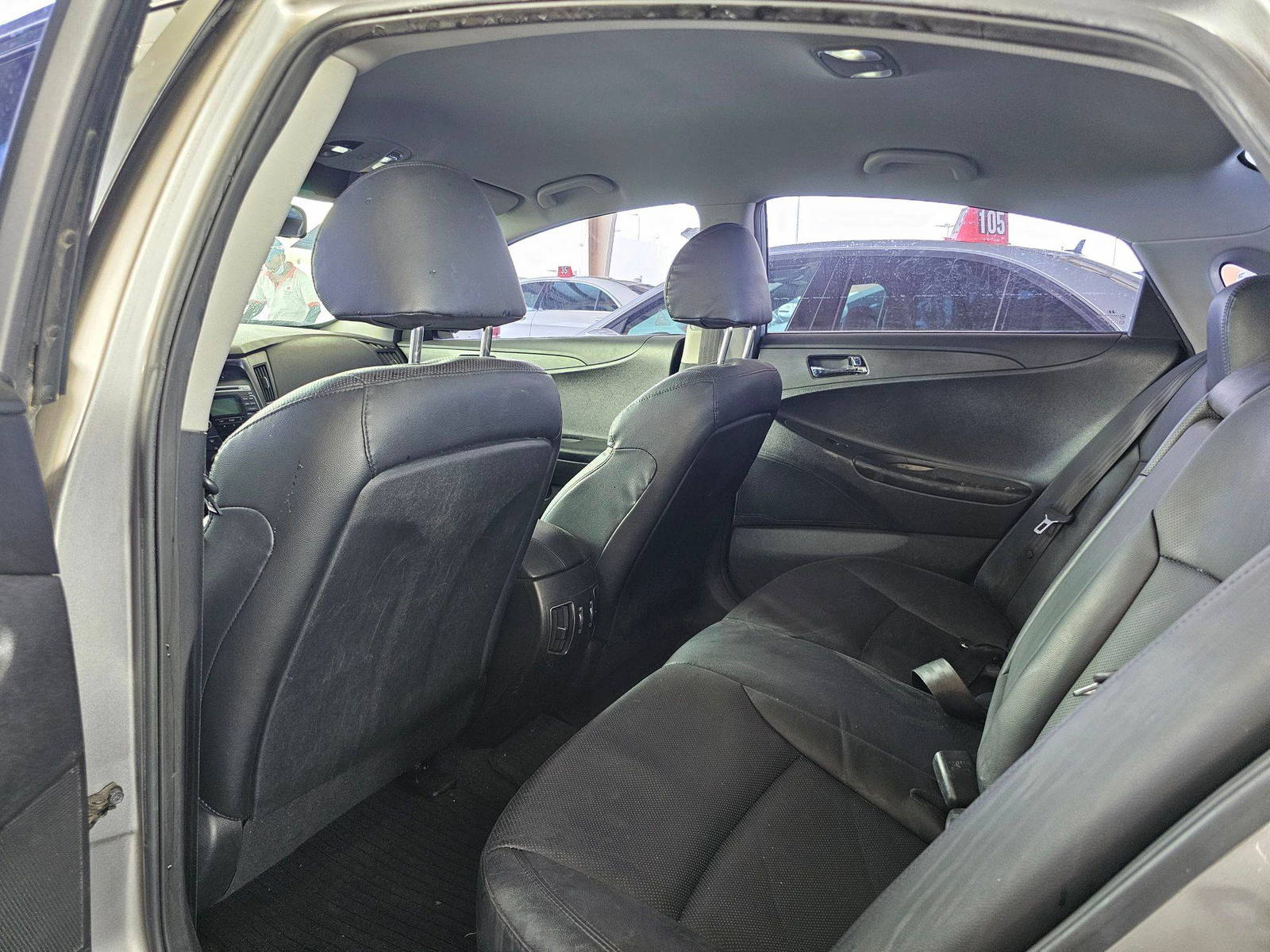 2012 HYUNDAI SONATA — 156116 KM — Lot 423859 — Souq - Marhaba Auctions Used Cars - Image 6