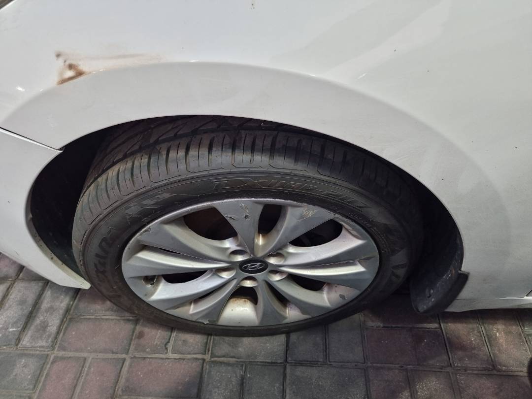 2012 HYUNDAI AZERA — 165478 Miles — Lot 136785 — Souq - Marhaba Auctions Used Cars - Image 9