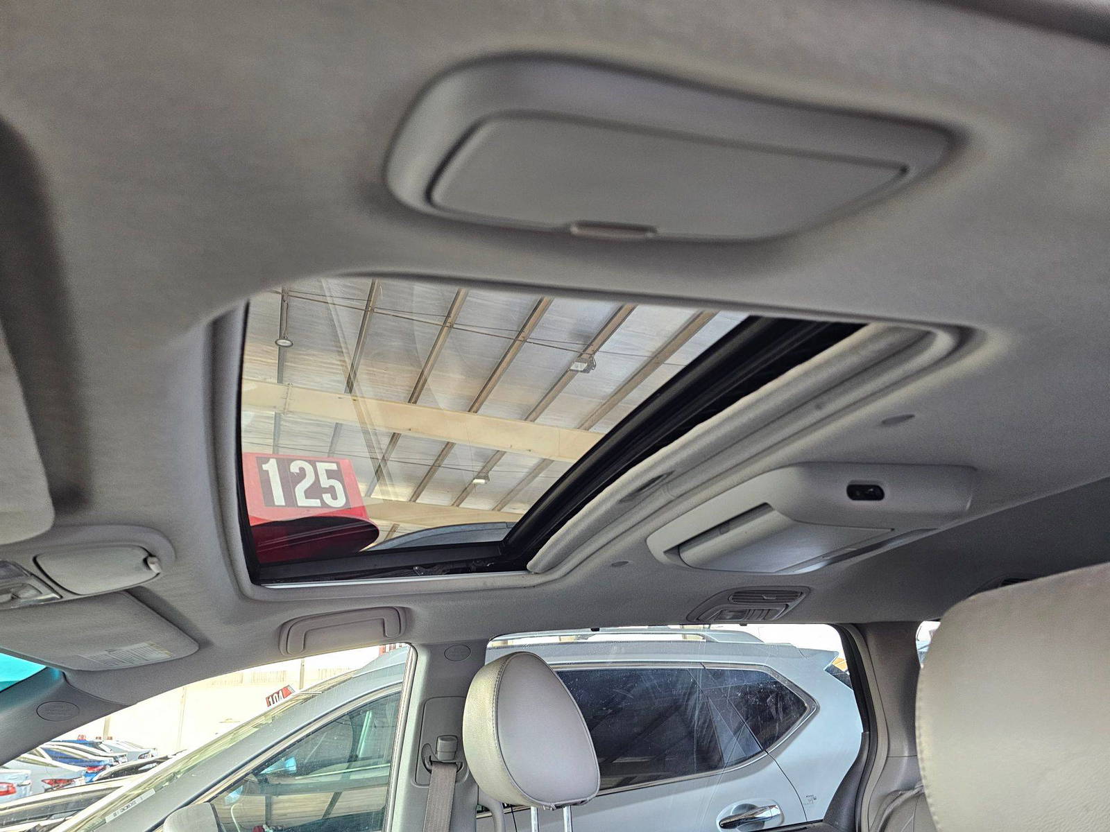 2009 TOYOTA SIENNA — 141101 Miles — Lot S243678 — Souq - Marhaba Auctions Used Cars - Image 7