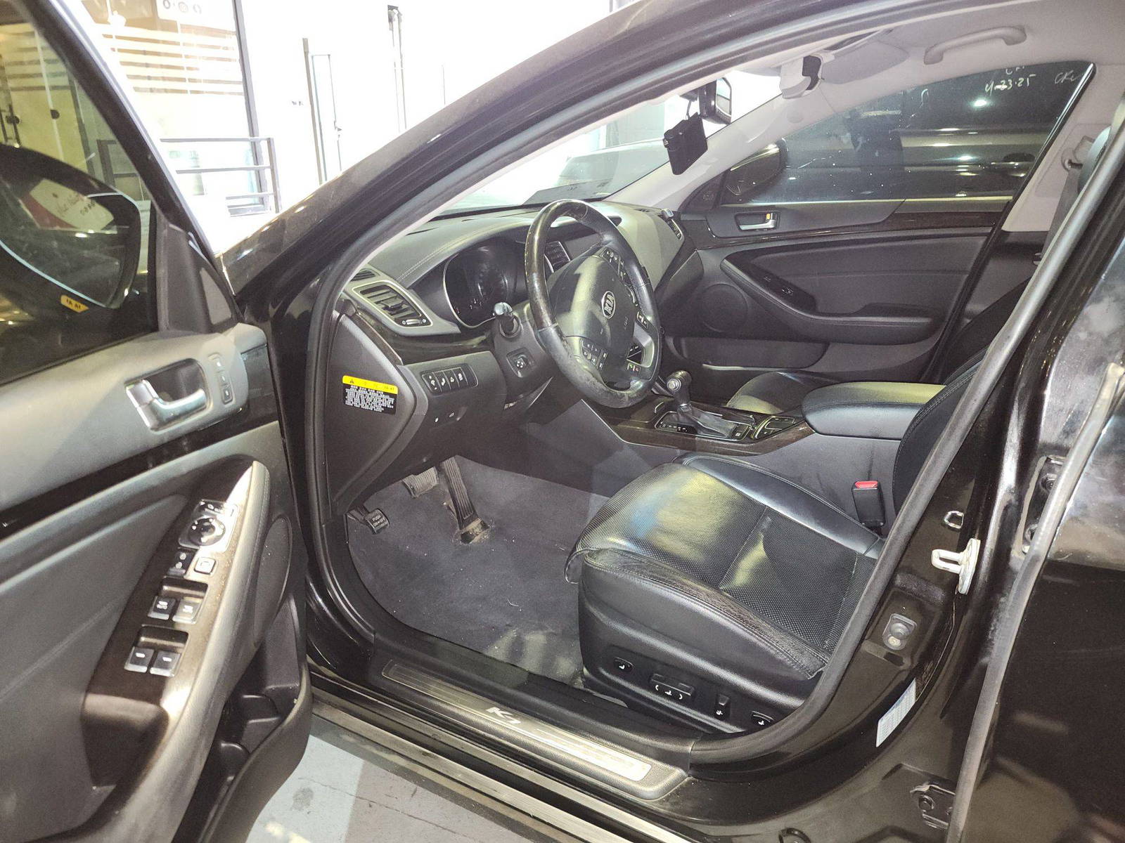 2013 KIA K7 — 201996 KM — Lot 105770 — Al Quoz - Marhaba Auctions Used Cars - Image 10