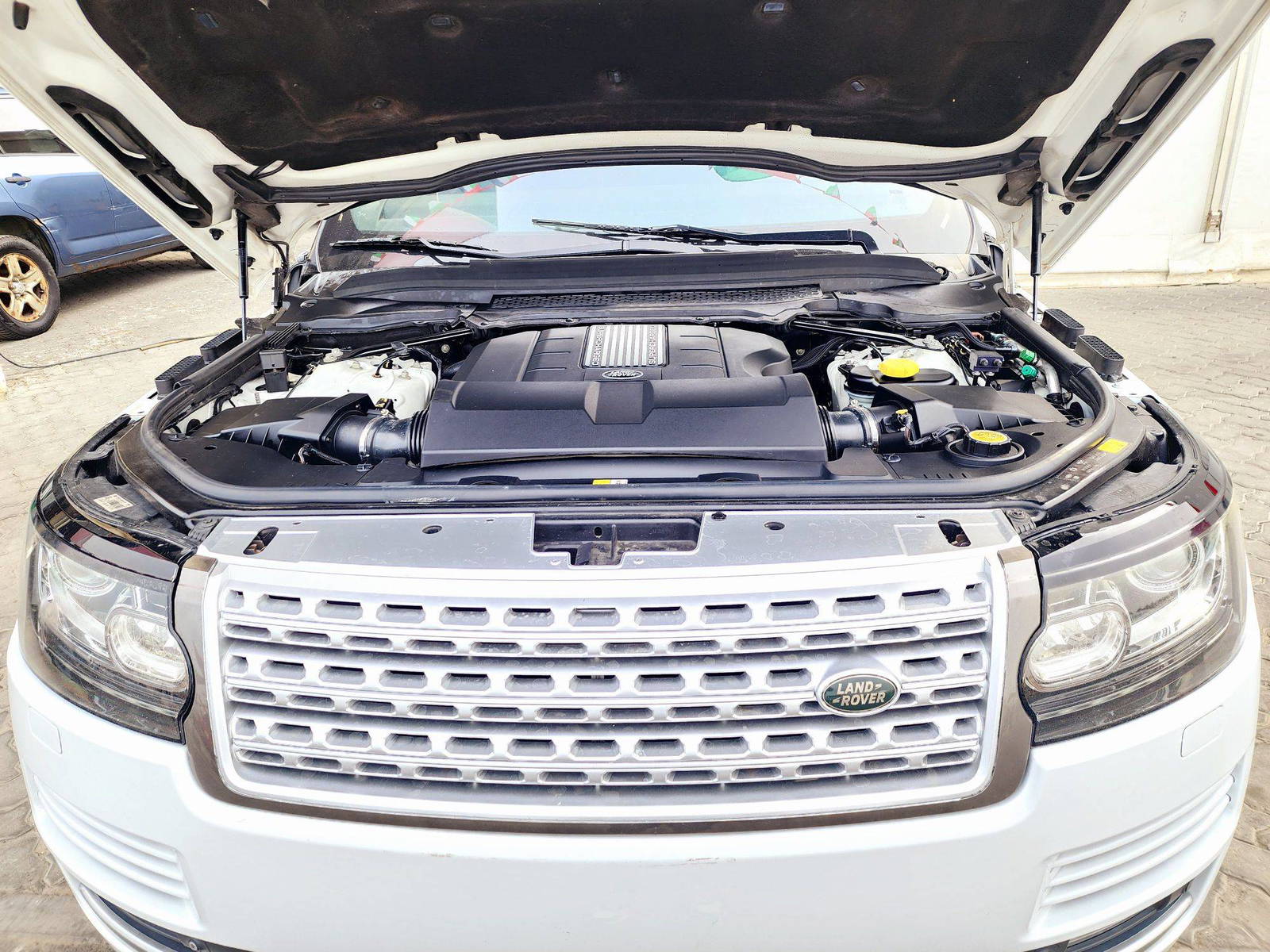 2015 LAND ROVER RANGE ROVER — 116713 KM — Lot 218648 — Souq - Marhaba Auctions Used Cars - Image 12