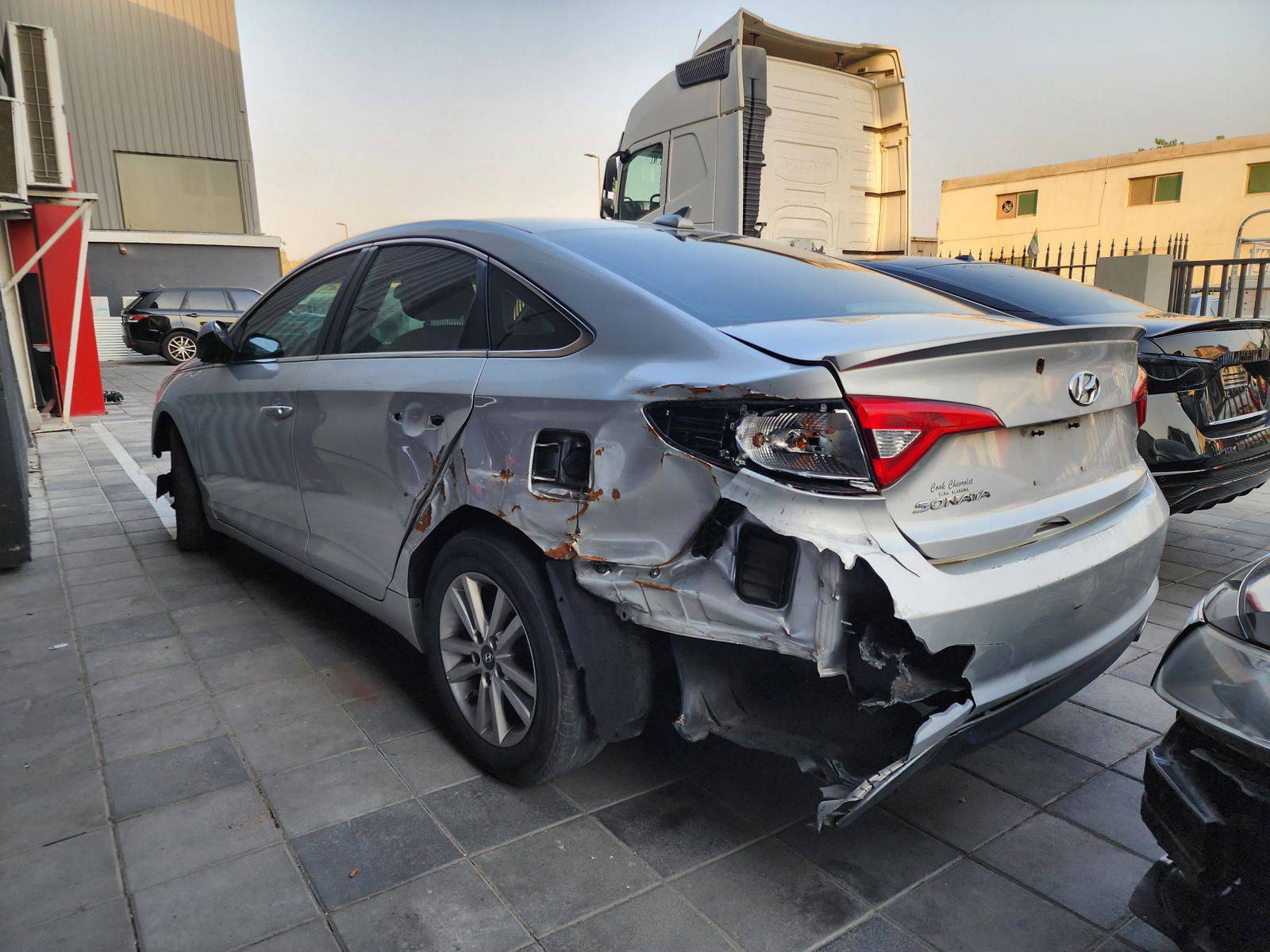 2016 HYUNDAI SONATA — 160315 Miles — Lot GH357739 — Al Quoz - Marhaba Auctions Used Cars - Image 6
