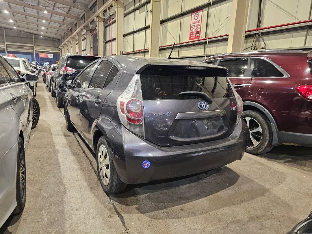 2012 TOYOTA PRIUS C — 178330 Miles — Lot 1527114 — Ind. 12 - Marhaba Auctions Used Cars - Image 3