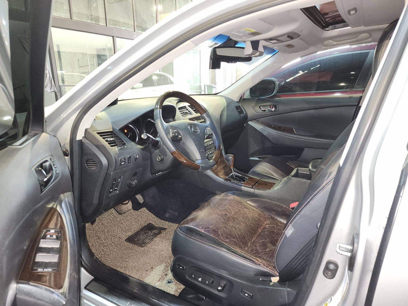 2011 LEXUS ES 350 — 266116 KM — Lot 2434379 — Al Quoz - Marhaba Auctions Used Cars - Image 9