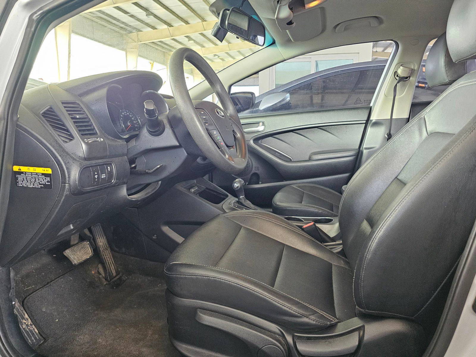 2015 KIA K3 — 156495 KM — Lot 467149 — Souq - Marhaba Auctions Used Cars - Image 8
