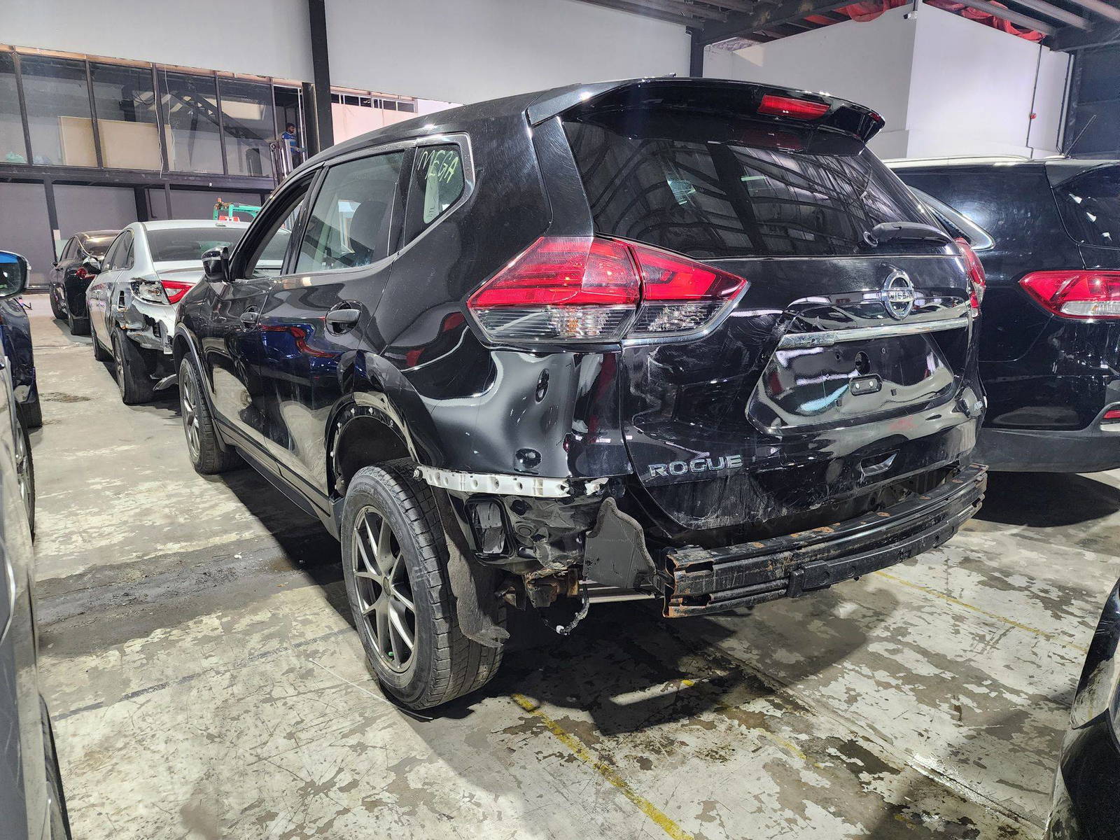 2017 NISSAN ROGUE — 127871 KM — Lot 88244795 — Souq - Marhaba Auctions Used Cars - Image 5