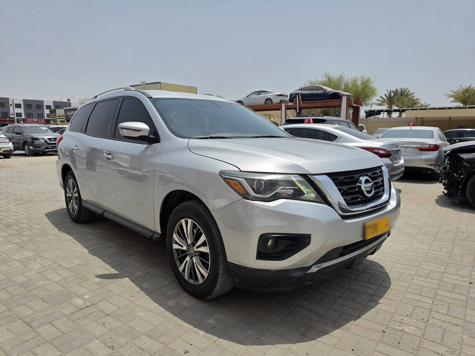 Nissan Pathfinder 2018 view 2