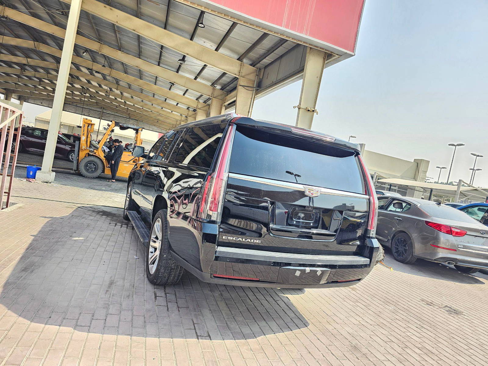 2019 CADILLAC ESCALADE — 129972 Miles — Lot 47243925 — Souq - Marhaba Auctions Used Cars - Image 4
