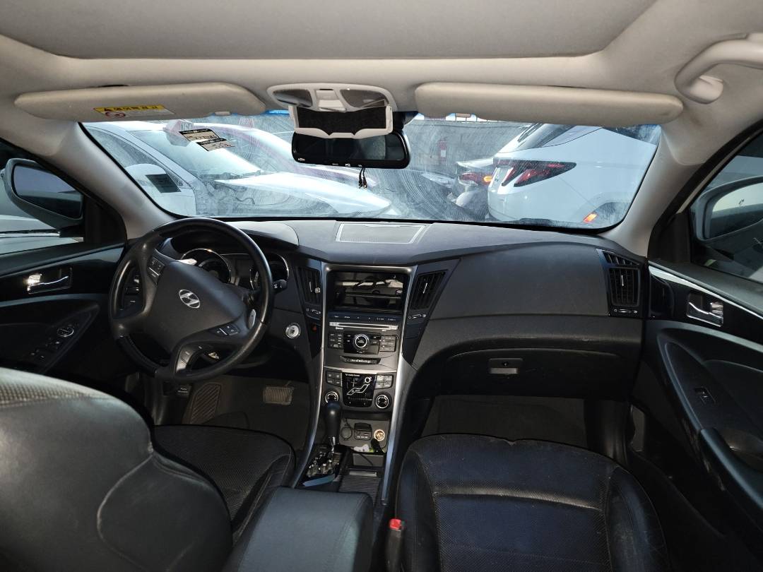 2010 HYUNDAI SONATA — 233486 KM — Lot 63439 — Main - Marhaba Auctions Used Cars - Image 9