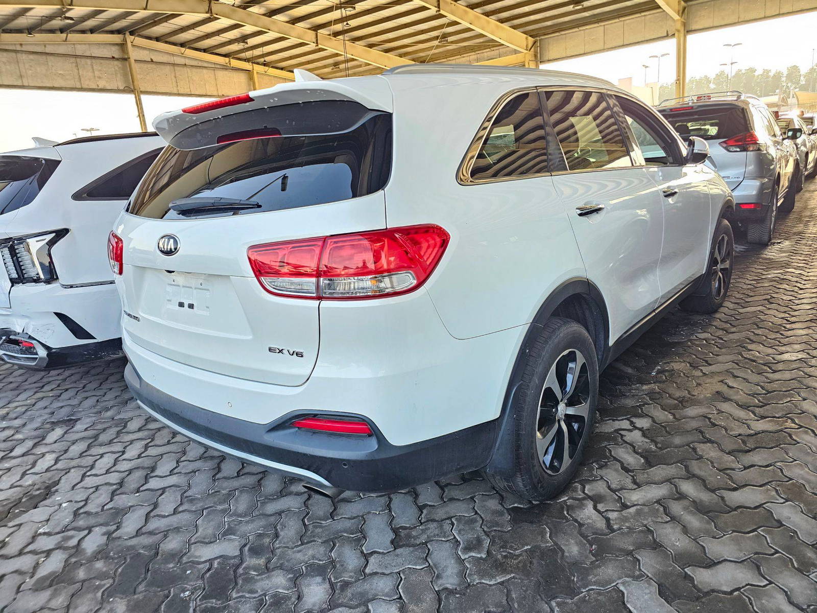 2016 KIA SORENTO — 191029 Miles — Lot G164383 — Souq - Marhaba Auctions Used Cars - Image 3