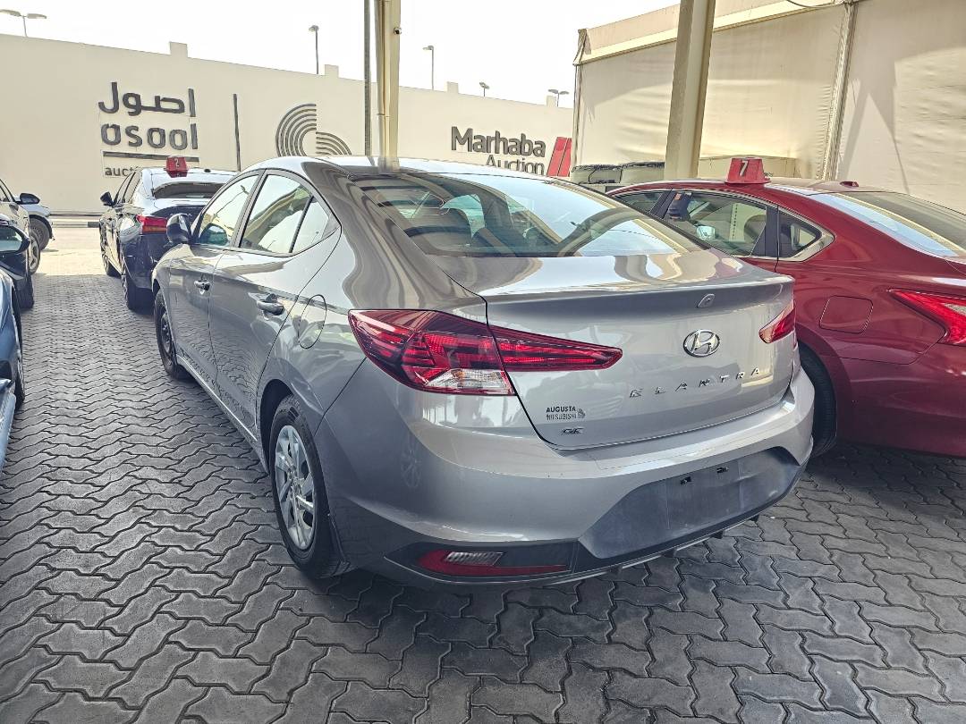 HYUNDAI ELANTRA