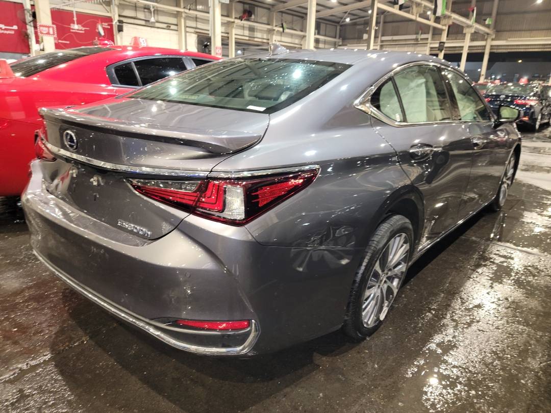 2021 LEXUS ES 300H — 88923 Miles — Lot 37403619 - Marhaba Auctions Used Cars - Image 4