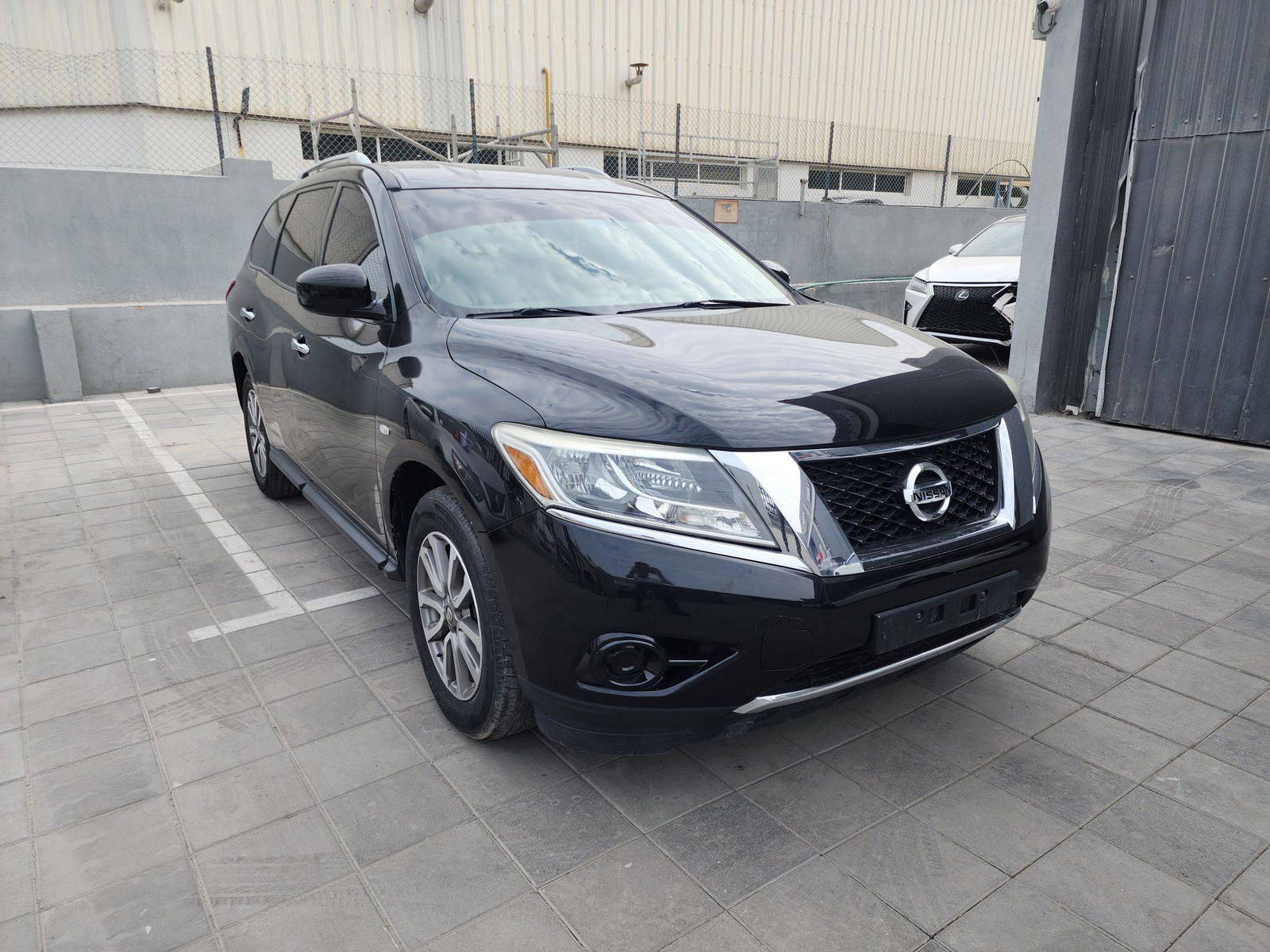 2014 NISSAN PATHFINDER — 181614 KM — Lot 638948 — Al Quoz - Marhaba Auctions Used Cars - Image 3