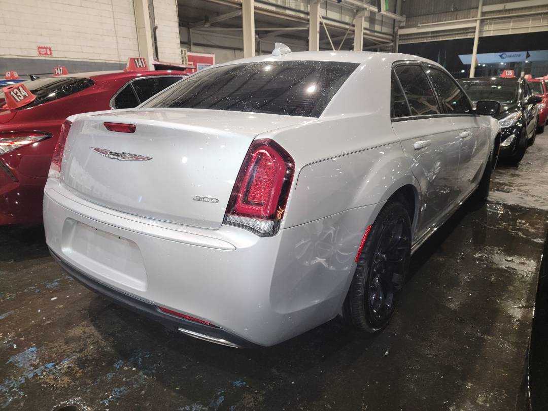 2019 CHRYSLER 300 — 38246 KM — Lot 738596 - Marhaba Auctions Used Cars - Image 4