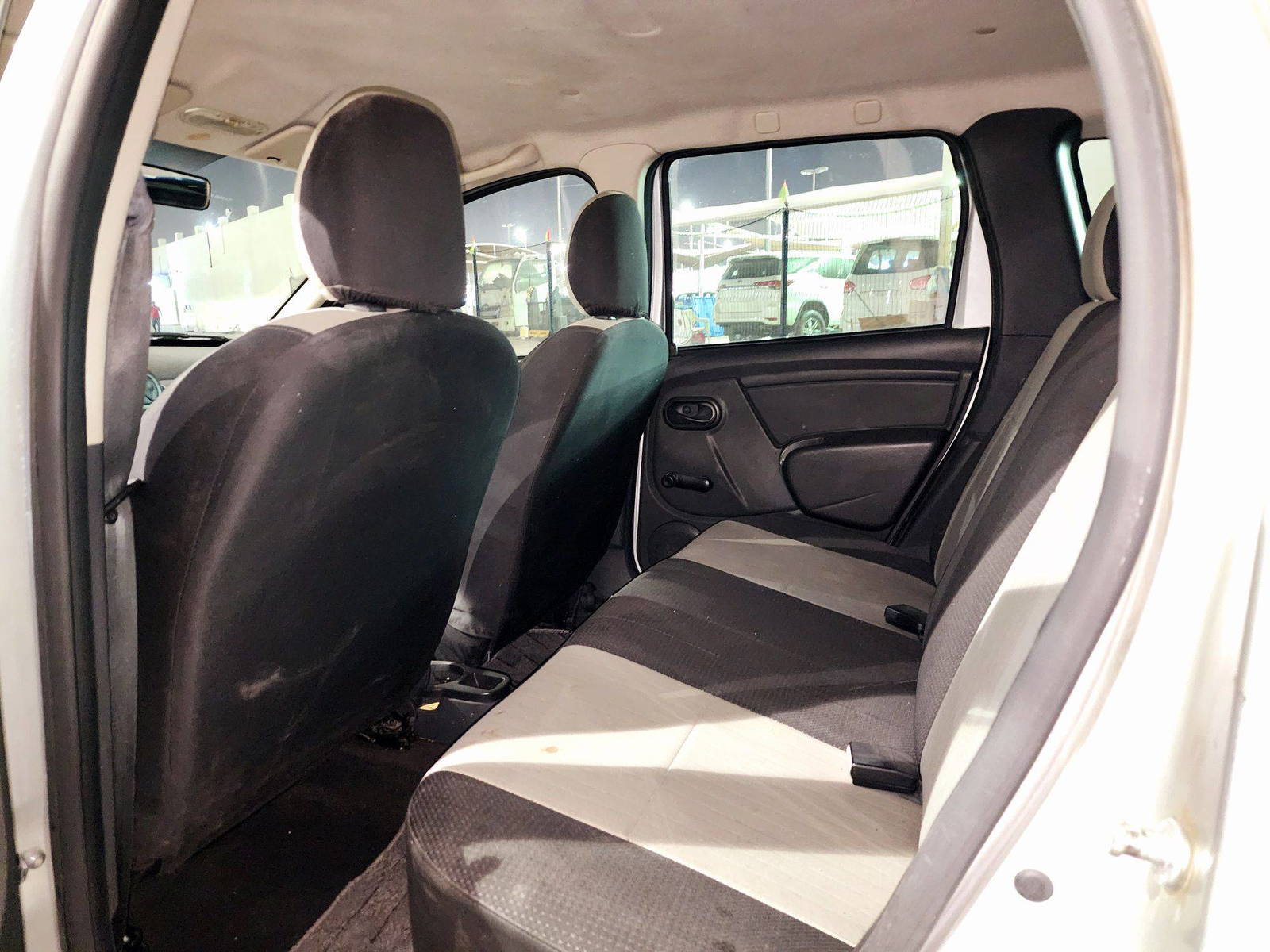 2015 RENAULT DUSTER — 211179 KM — Lot FA516518 — Souq - Marhaba Auctions Used Cars - Image 6