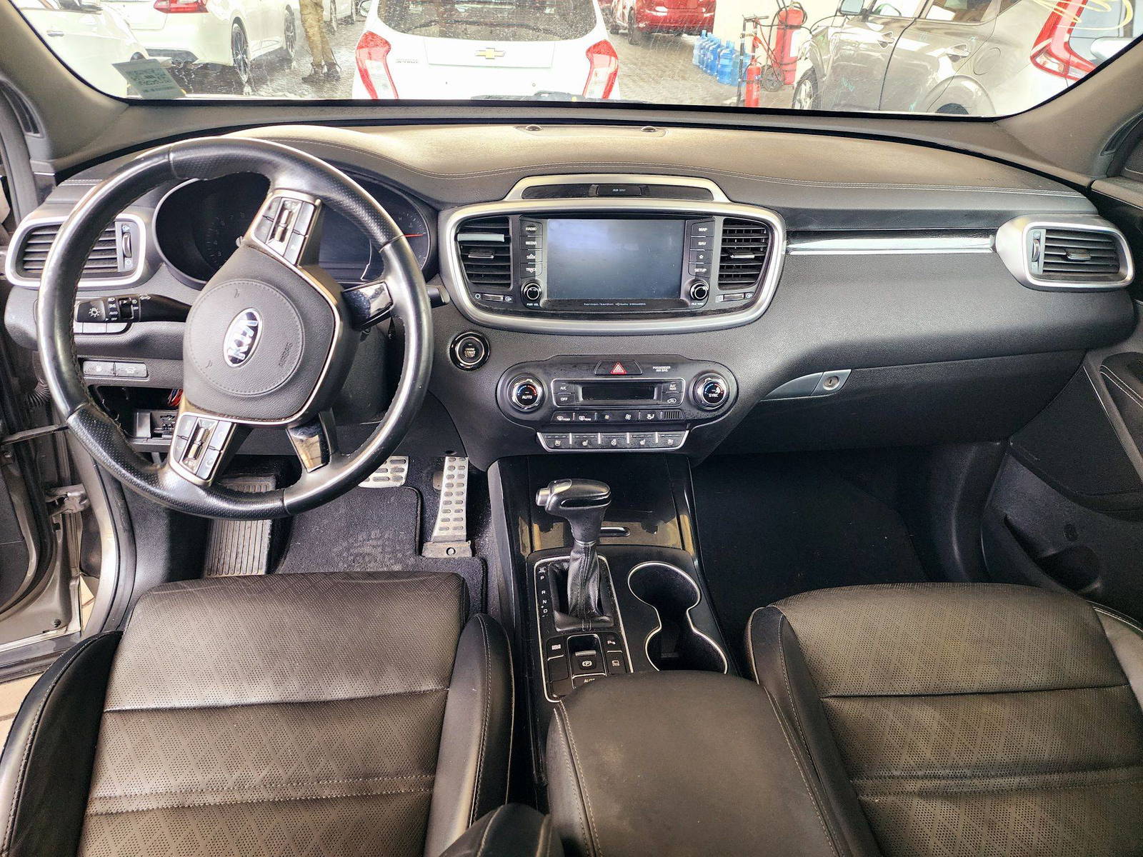 2019 KIA SORENTO — 156233 Miles — Lot 84922174 — Souq - Marhaba Auctions Used Cars - Image 7