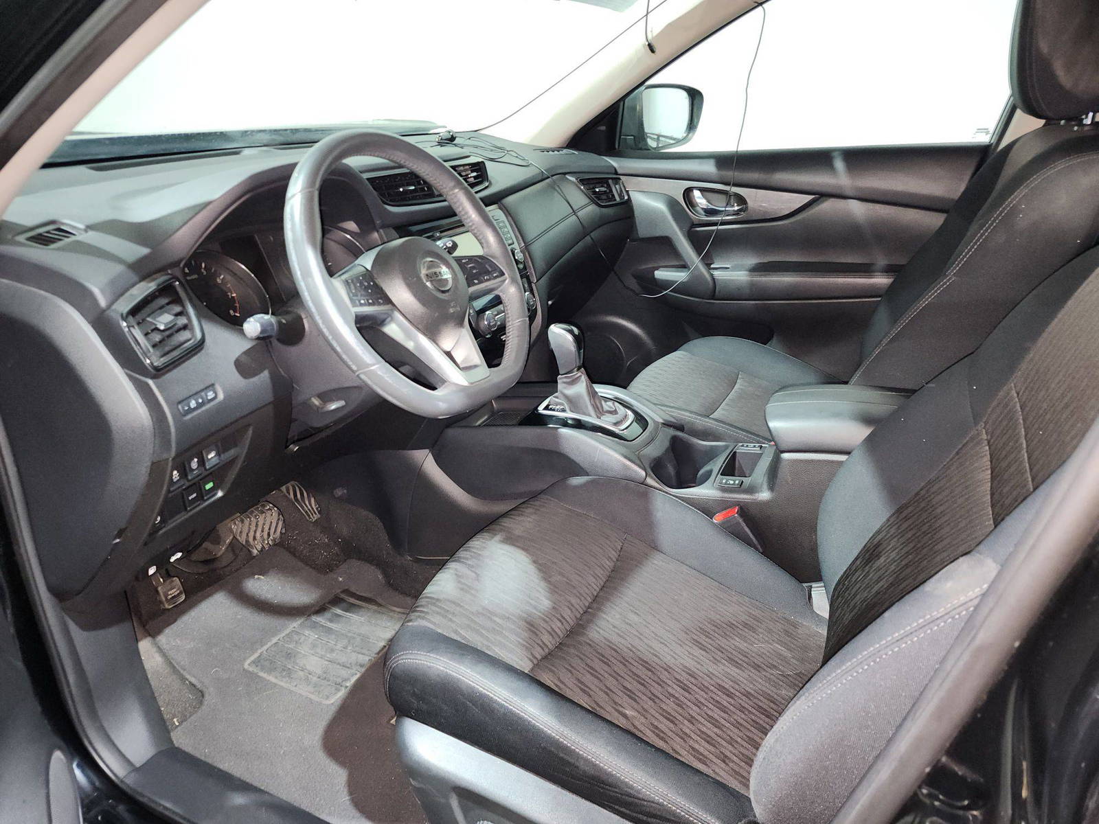 2017 NISSAN ROGUE — 91205 Miles — Lot 62570654 — Al Quoz - Marhaba Auctions Used Cars - Image 8