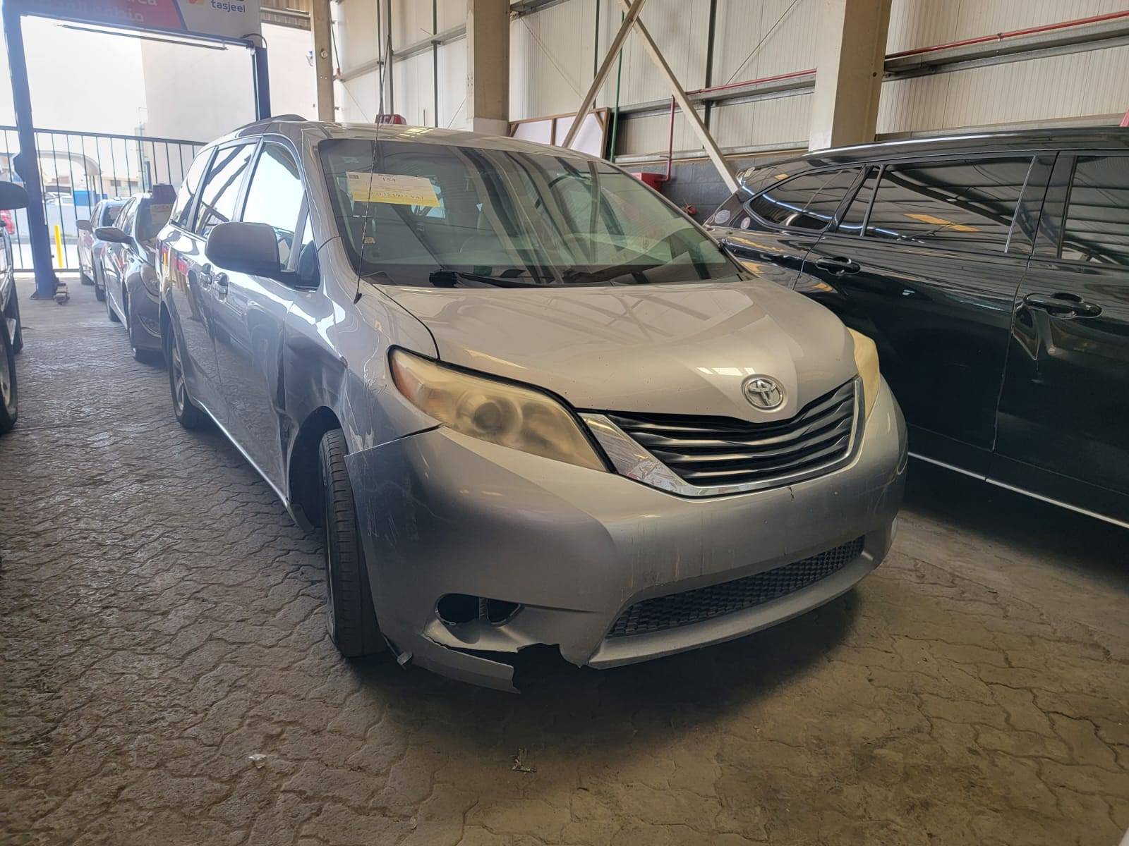 Toyota Sienna 2011 view 2