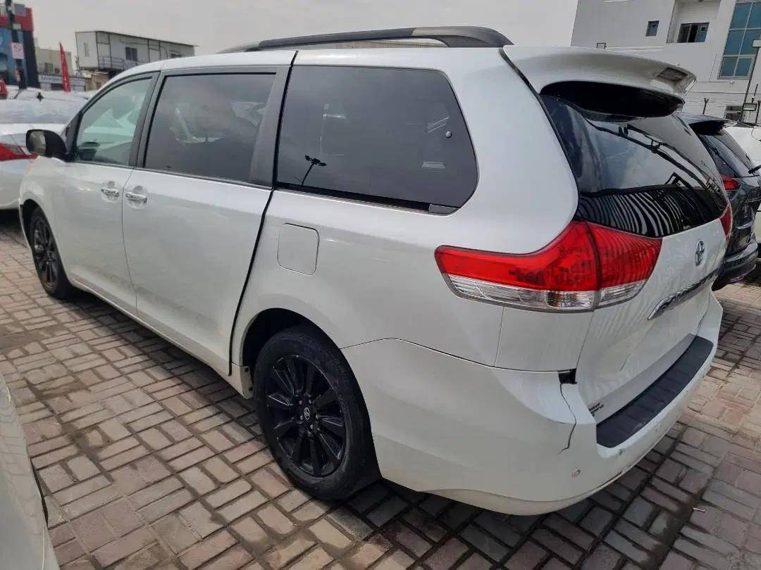 2012 TOYOTA SIENNA — 178448 Miles — Lot S043288 — Ind. 12 - Marhaba Auctions Used Cars - Image 4