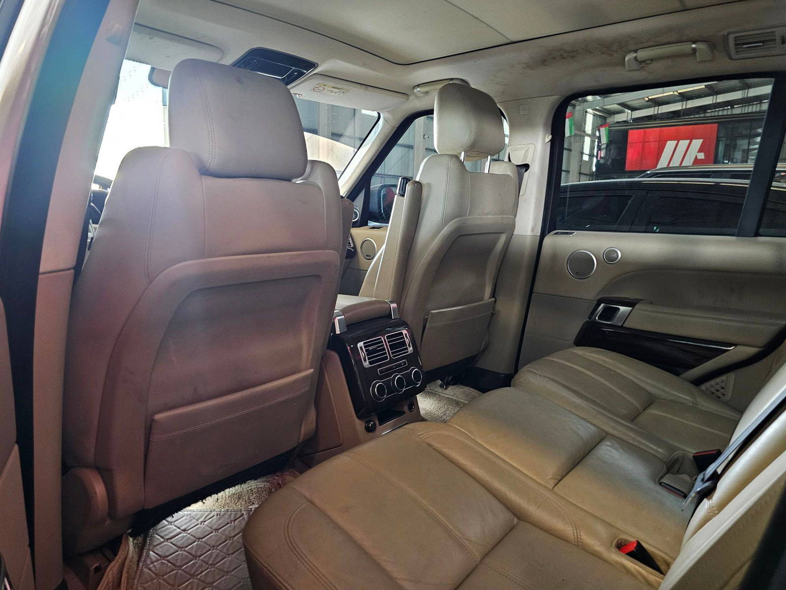 2014 LAND ROVER RANGE ROVER VOGUE — 176431 KM — Lot EN150062 — Main - Marhaba Auctions Used Cars - Image 7