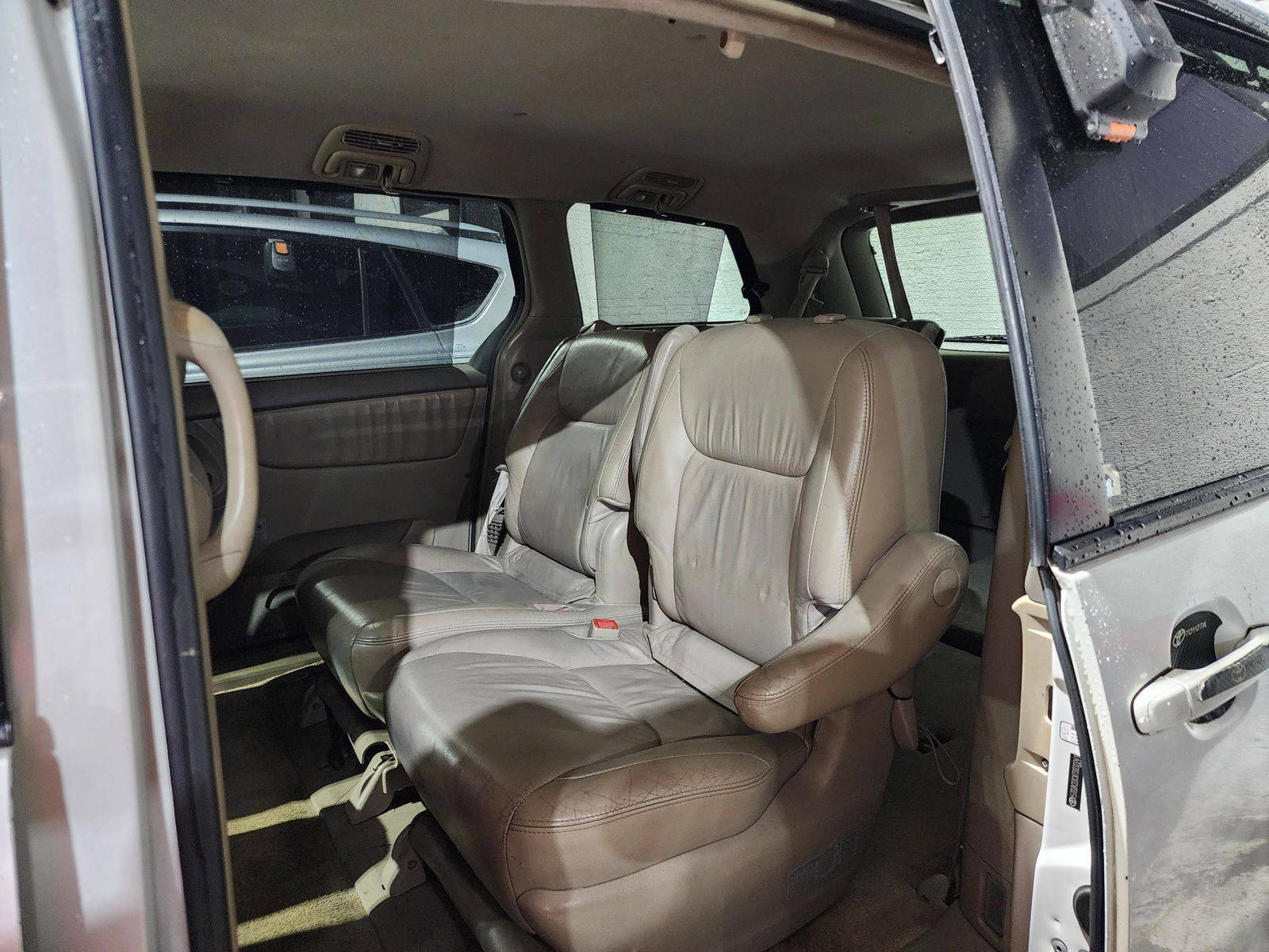 2007 TOYOTA SIENNA — 137309 Miles — Lot 41028741 — Al Quoz - Marhaba Auctions Used Cars - Image 8