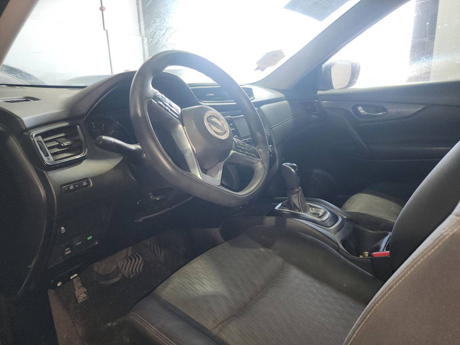 NISSAN ROGUE 2017 - Marhaba Auction Used Cars - Image 8