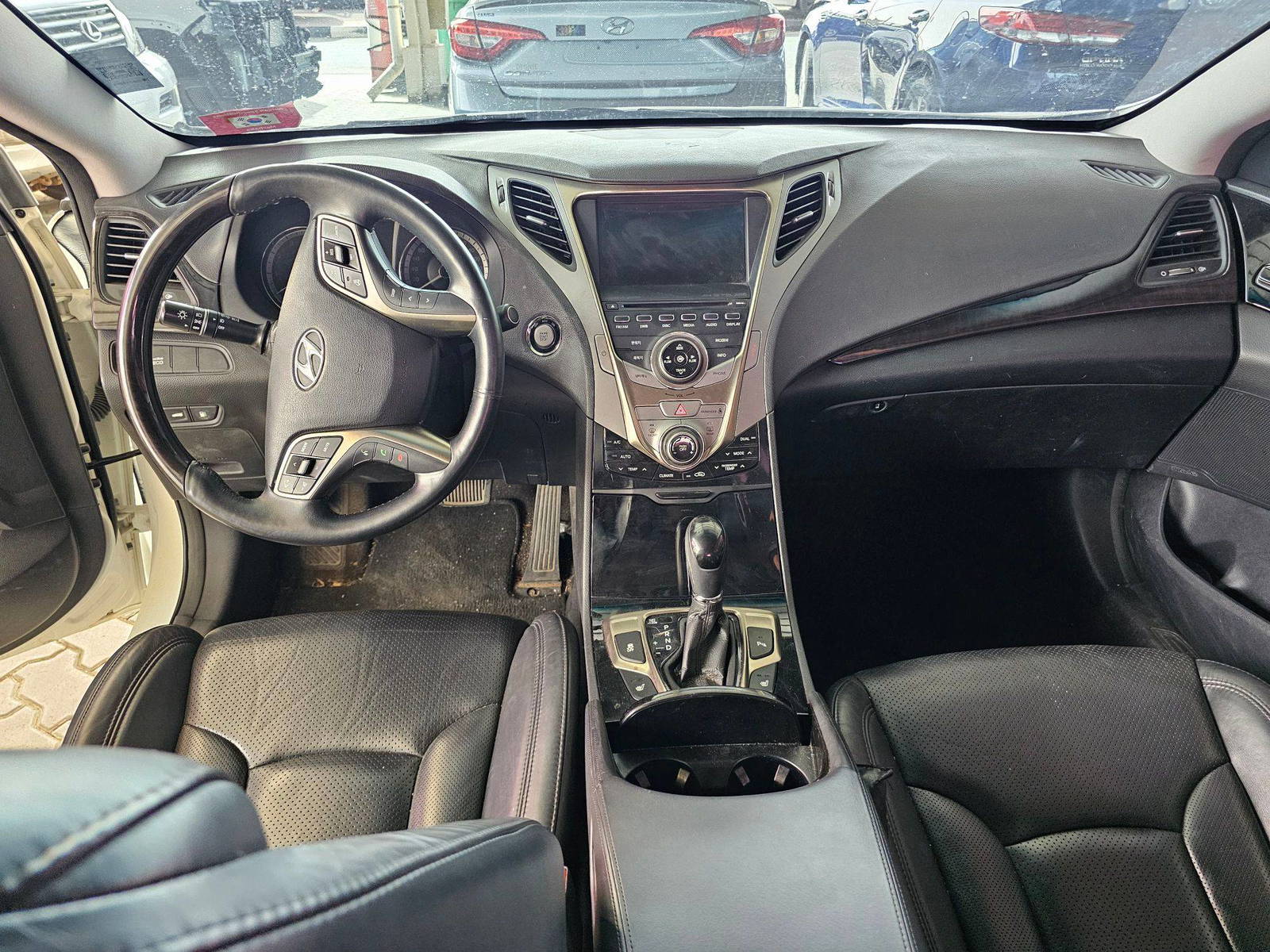 HYUNDAI GRANDEUR 2012 - Marhaba Auction Used Cars - Image 7