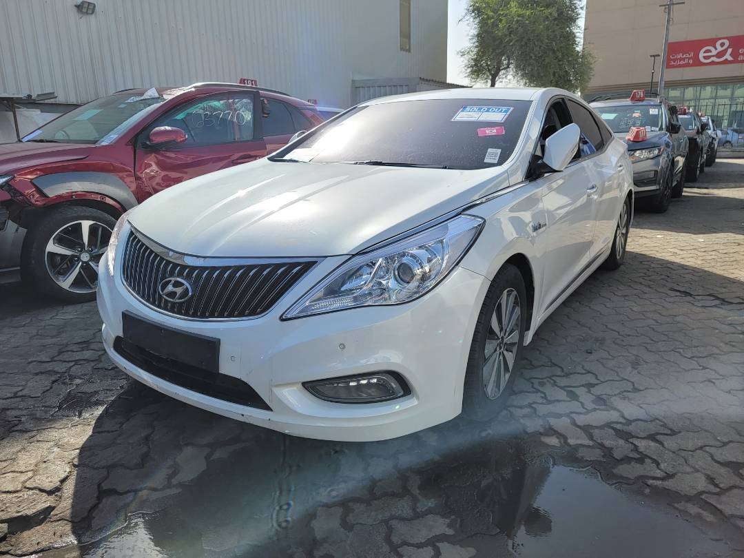 2014 HYUNDAI GRANDEUR — 306515 KM — Lot 000200 — Main - Marhaba Auctions Used Cars - Image 4