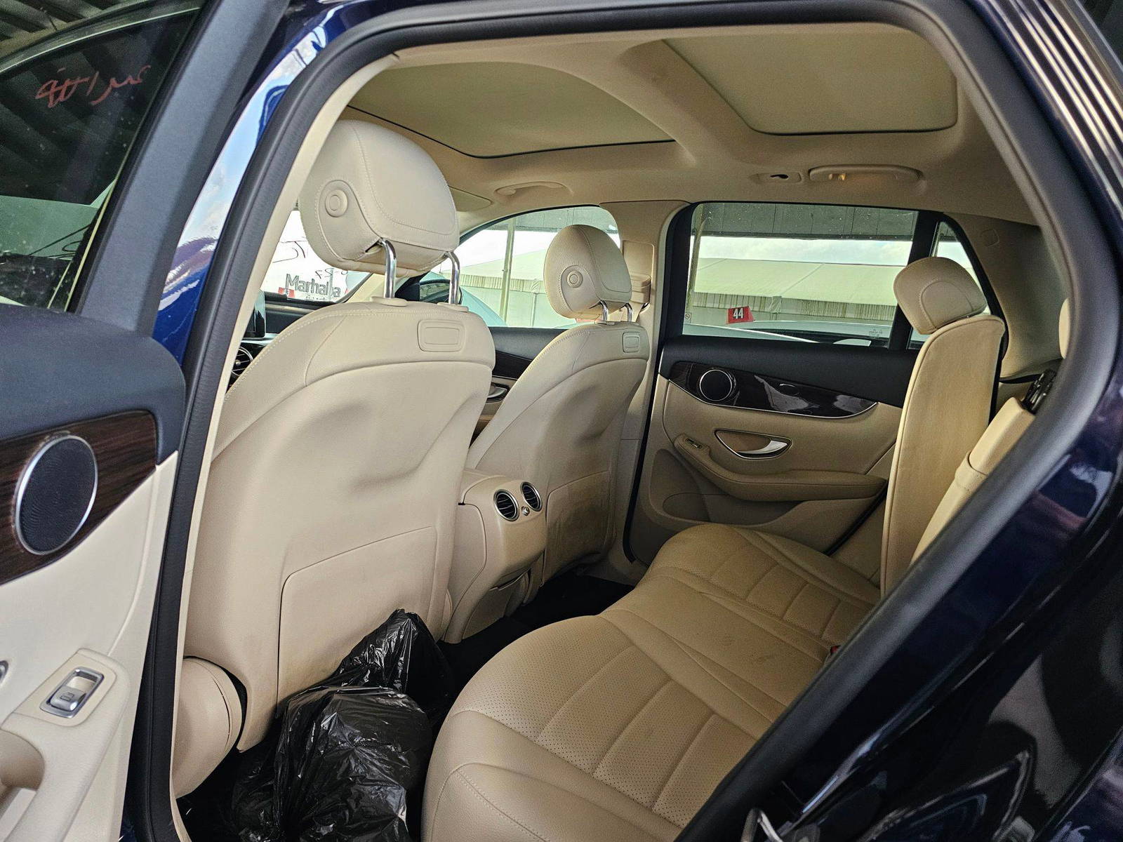 2019 MERCEDES BENZ GLC-300 — 88702 Miles — Lot B0KV158601 — Souq - Marhaba Auctions Used Cars - Image 4