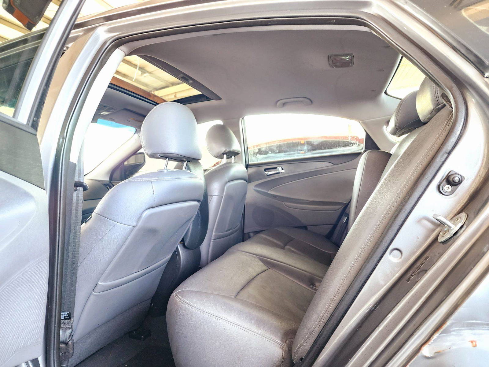 2011 HYUNDAI SONATA — 182474 Miles — Lot 40332124 — Souq - Marhaba Auctions Used Cars - Image 6