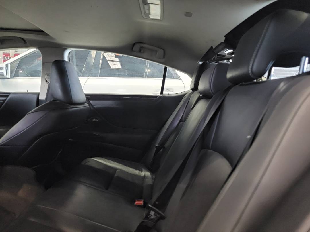 2020 LEXUS ES 300H — 350608 KM — Lot LU005906 — Main - Marhaba Auctions Used Cars - Image 7