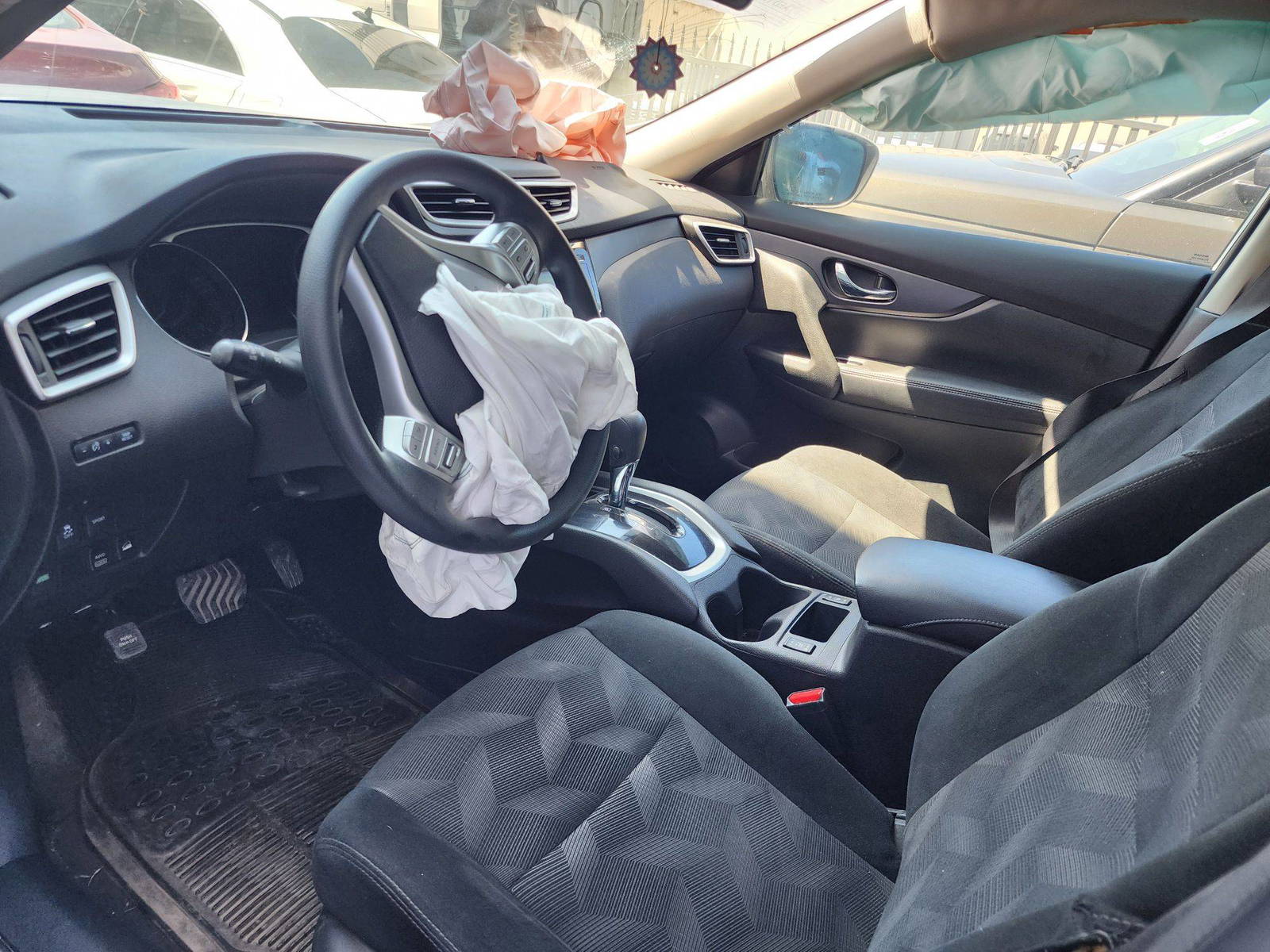 2016 NISSAN ROGUE — 89889 KM — Lot 60105704 — Al Quoz - Marhaba Auctions Used Cars - Image 8
