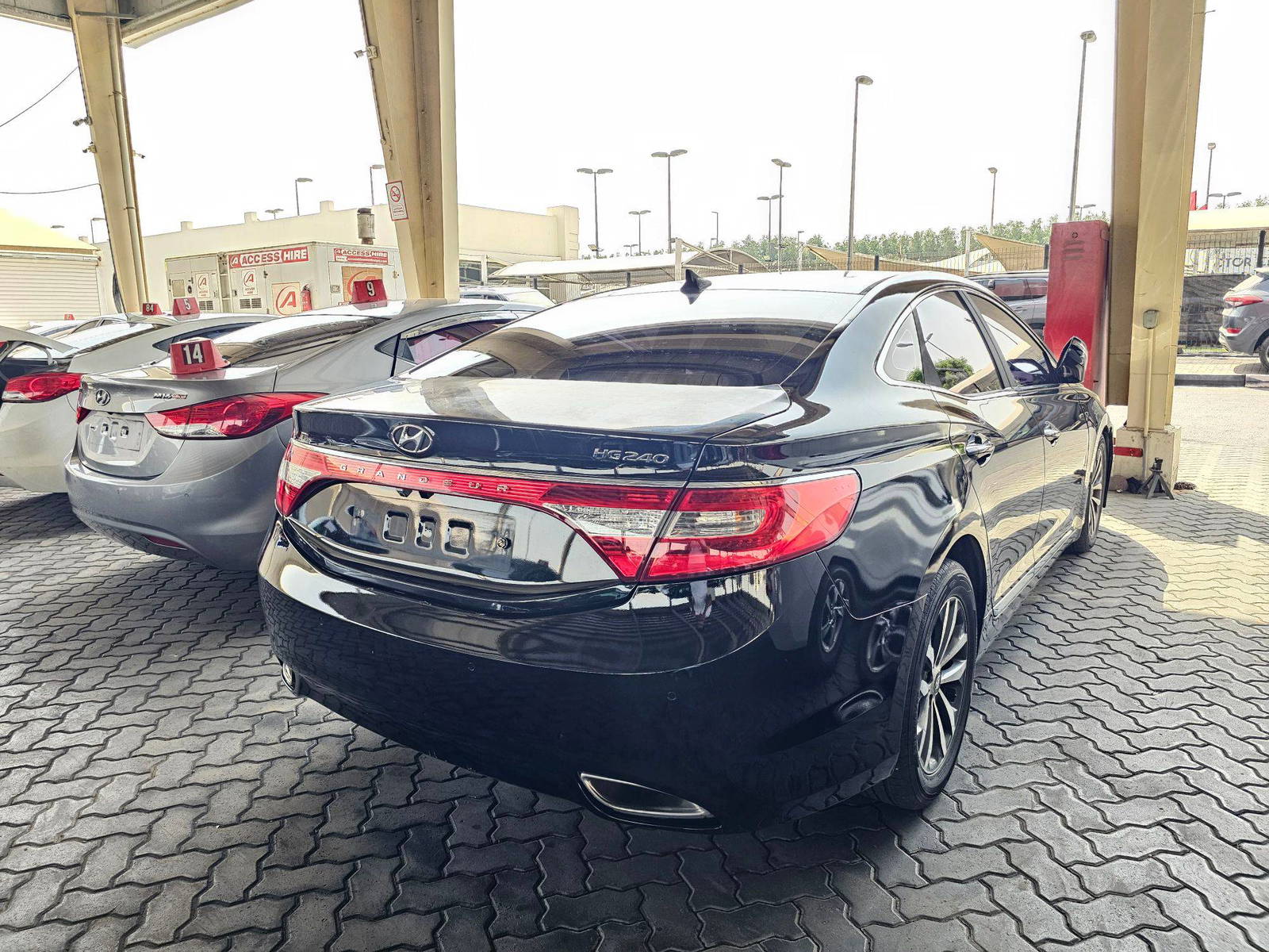 2012 HYUNDAI GRANDEUR — 152148 KM — Lot 211527 — Souq - Marhaba Auctions Used Cars - Image 3