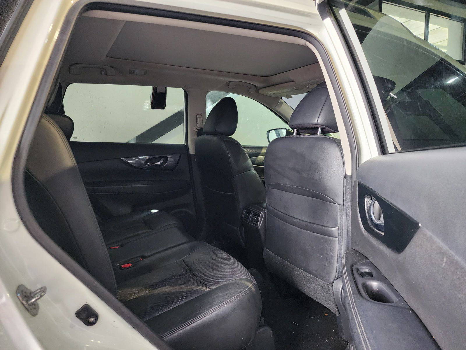 2015 NISSAN ROGUE — 190077 Miles — Lot C826187 — Al Quoz - Marhaba Auctions Used Cars - Image 7