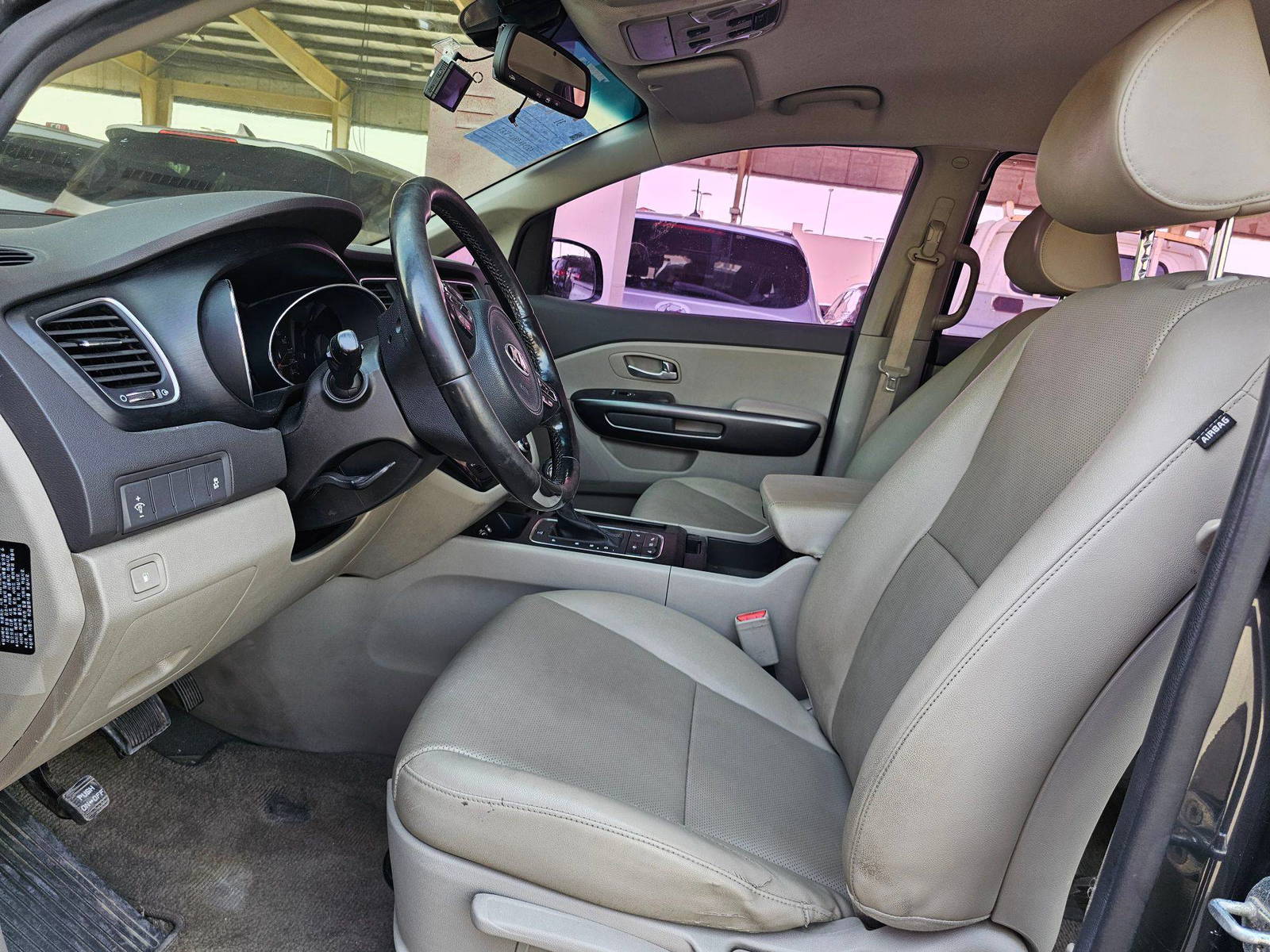 2016 KIA CARNIVAL LX — 127350 KM — Lot GS221554 — Souq - Marhaba Auctions Used Cars - Image 9